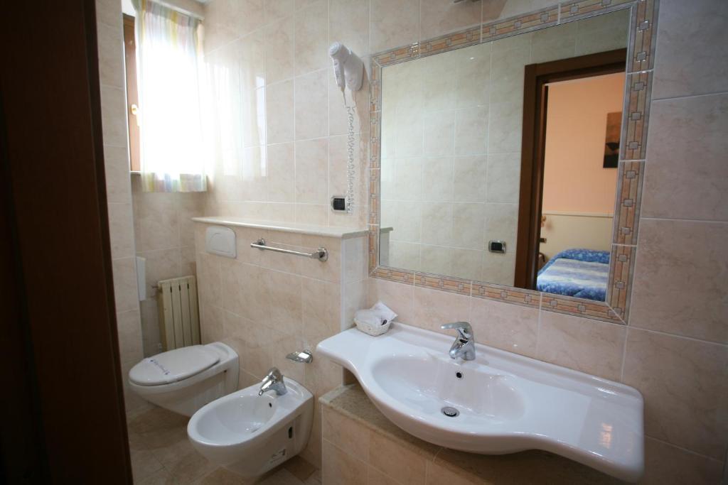 Hotel I Duchi Camerino Zimmer foto